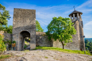 La tour de l'horloge et Les Remparts de Crémieu