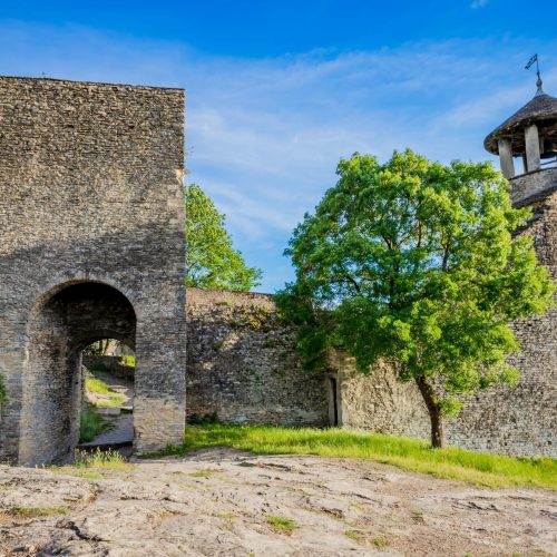 La tour de l'horloge et Les Remparts de Crémieu